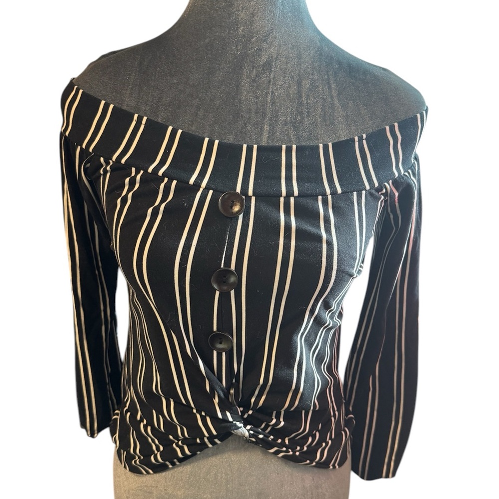 Straight black and white top